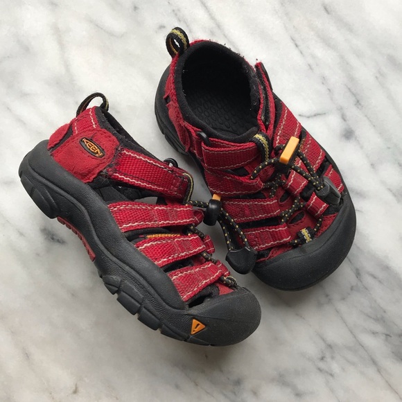 red keen sandals